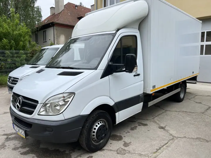 Bus dostawczy z zabudową kontenerową – wypożyczalnia Wasław Poznań