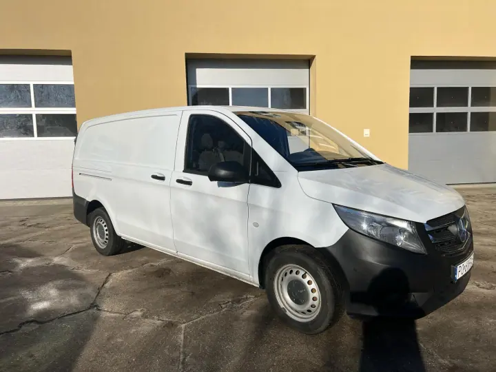 #4 Bus dostawczy: Mercedes Vito mały