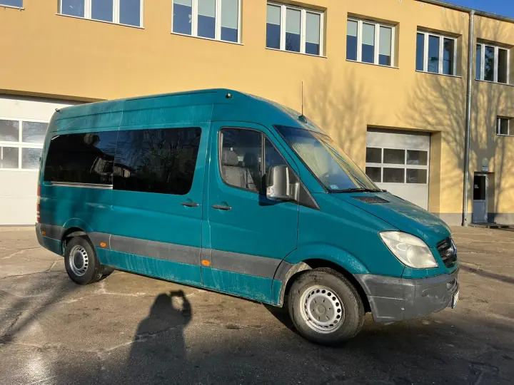 #4 Bus osobowy: MB Sprinter średni – 9 osobowy