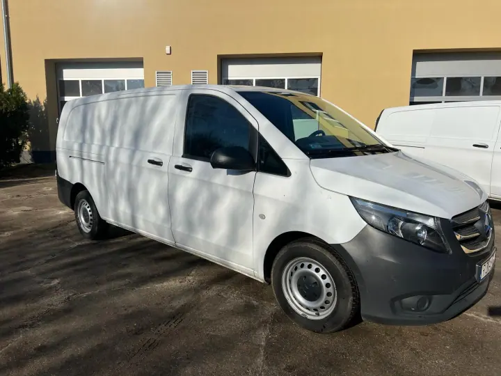 #5 Bus dostawczy: Mercedes Vito mały