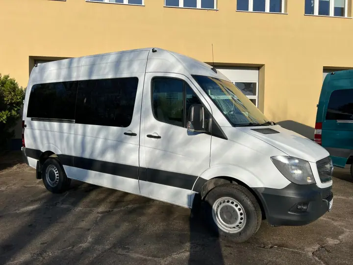 #5 Bus osobowy: MB Sprinter średni – 9 osobowy