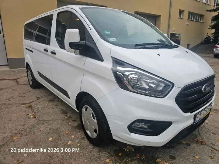 #8 Bus osobowy: Ford Transit Custom długi – 8–9 osobowy